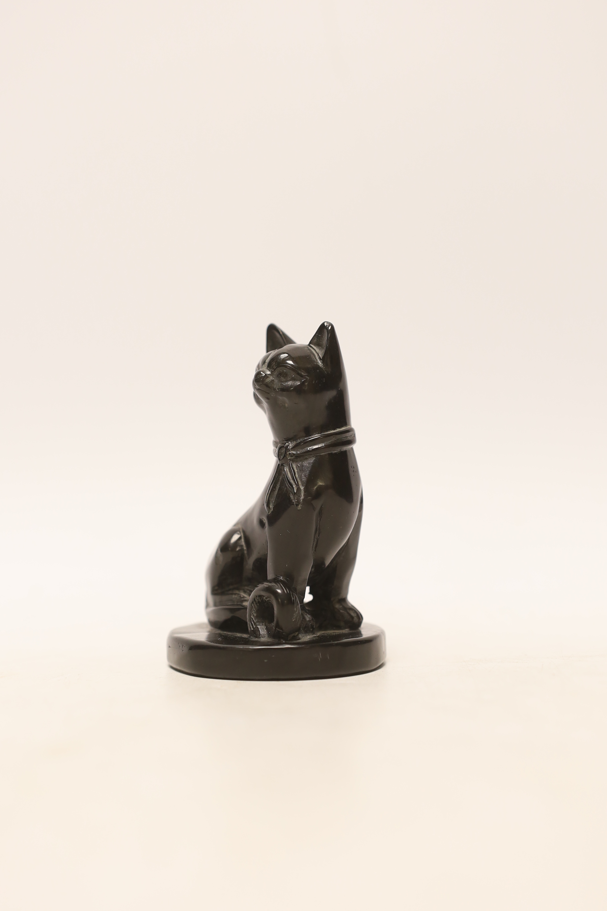 A polished jet carved cat, 8.5cm